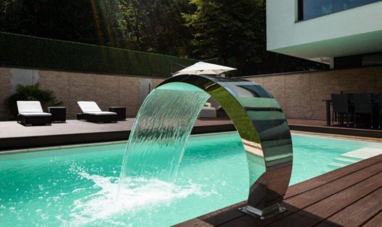 فرآیند تصفیه آب به داشتن آبی سالم و عاری از هر گونه باکتری و آلودگی کمک می کند.