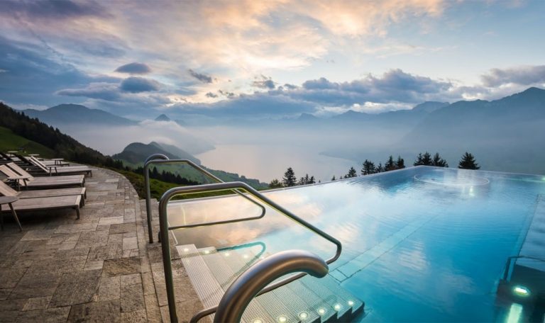 طراحی استخر بی پایان در یک استخر روباز